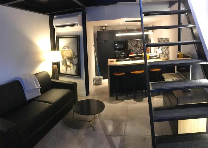 Appartement Atypique Et Merveilleuse Petite Maison En Plein Cœur De Nice, à Proximité De La Et Des Plages *