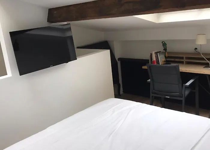 Appartement Atypique Et Merveilleuse Petite Maison En Plein Cœur De Nice, à Proximité De La Et Des Plages