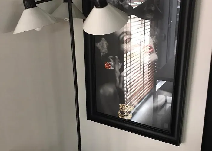 Appartement Atypique Et Merveilleuse Petite Maison En Plein Cœur De Nice, à Proximité De La Et Des Plages *